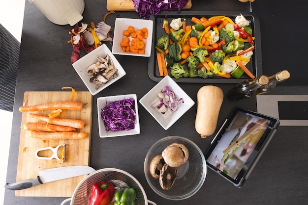 Zestaw potraw reprezentujących różne plany